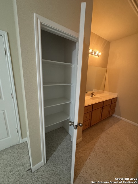 Listing photo id 36 for 6160 Eckhert  Apt 103