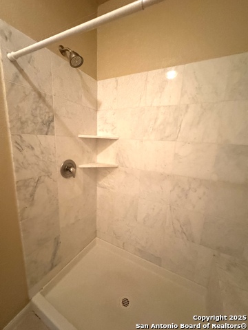 Listing photo id 39 for 6160 Eckhert  Apt 103