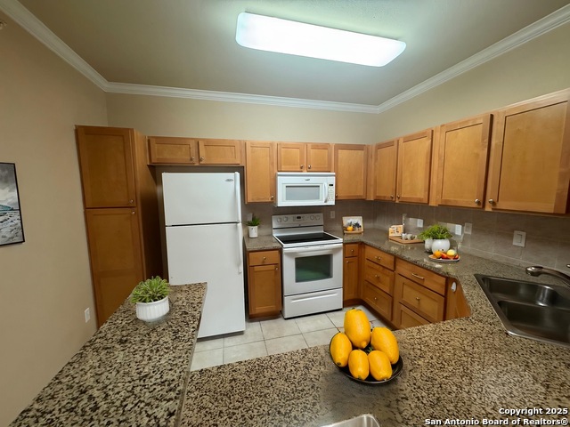 Listing photo id 3 for 6160 Eckhert  Apt 103