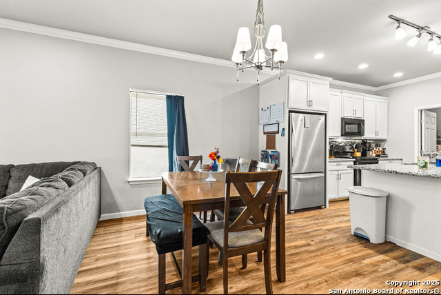 Listing photo id 8 for 2537 Southcross W