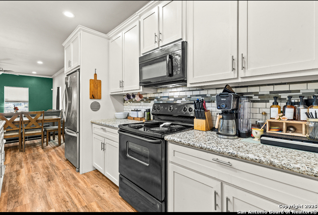 Listing photo id 2 for 2537 Southcross W