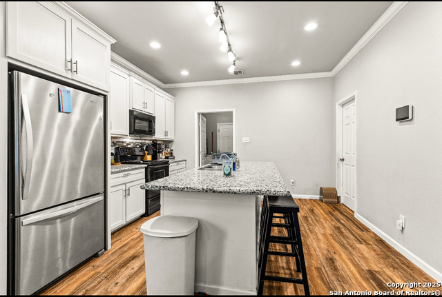 Listing photo id 3 for 2537 Southcross W