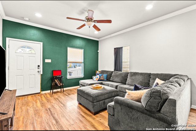 Listing photo id 4 for 2537 Southcross W