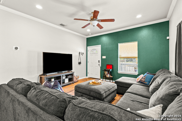 Listing photo id 5 for 2537 Southcross W