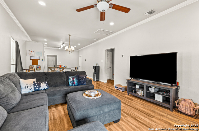 Listing photo id 7 for 2537 Southcross W