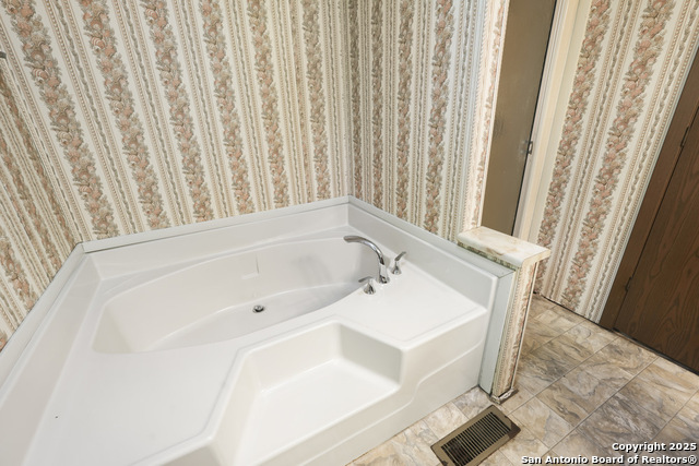 Image 12 of 12 For 16240 San Pedro 220