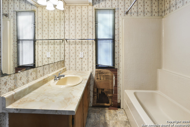 Image 9 of 12 For 16240 San Pedro 220