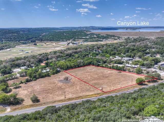 Listing photo id 9 for 13607 Fm 306