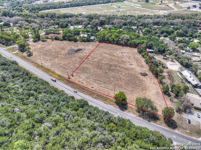 Listing photo id 1 for 13607 Fm 306