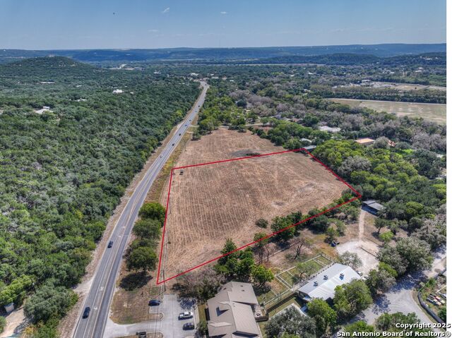 Listing photo id 3 for 13607 Fm 306