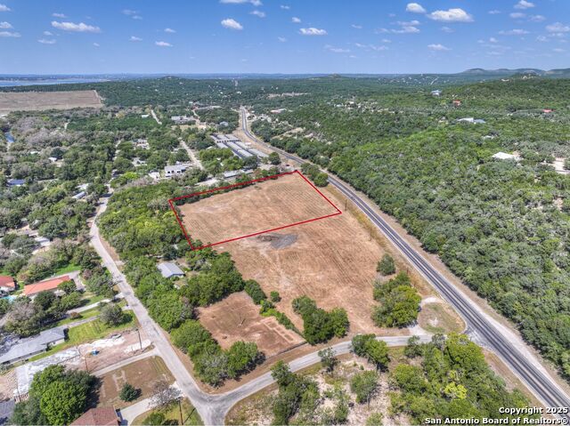 Listing photo id 7 for 13607 Fm 306