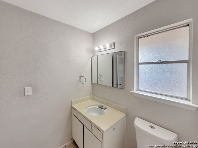 Image 15 of 23 For 6530 Robin Frst