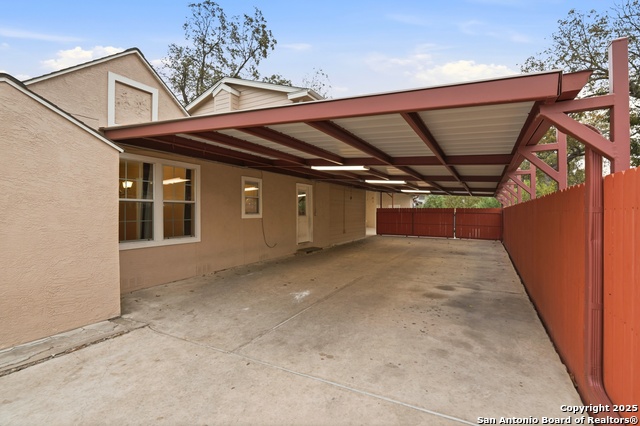 Image 23 of 27 For 1314 W Theo Ave