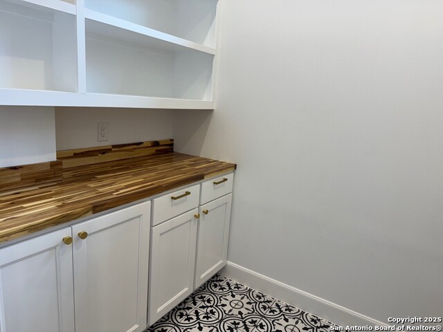 Image 5 of 9 For 8227 Old Austin Road