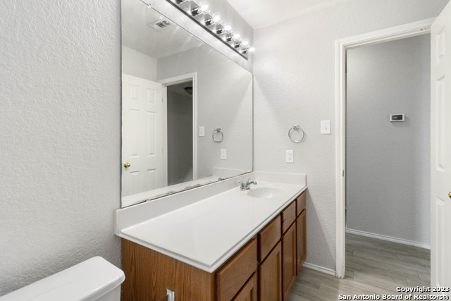 Listing photo id 11 for 6734 Loma Vino