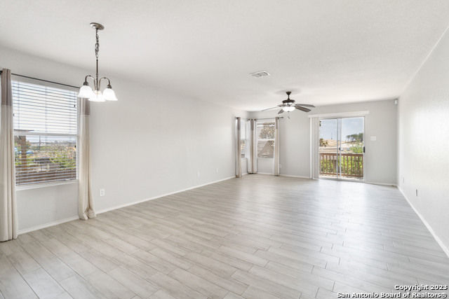 Listing photo id 17 for 6734 Loma Vino