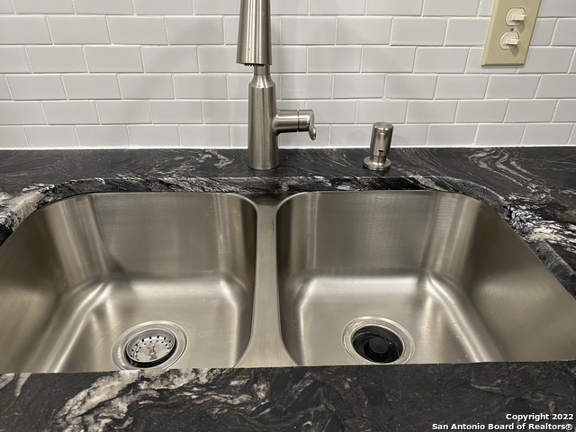 Image 15 of 30 For 13303 Pecan Glade