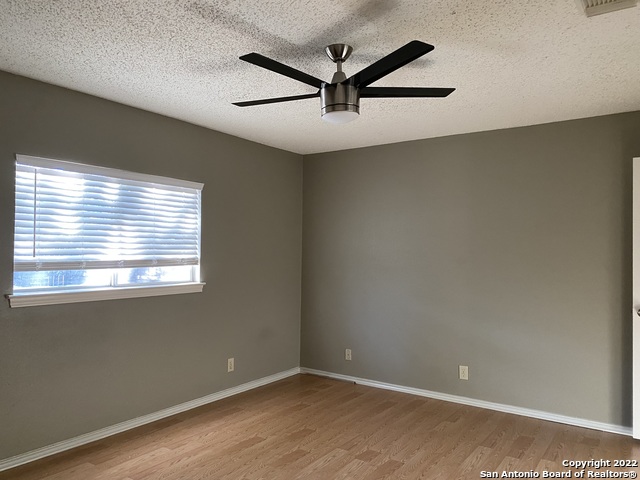 Image 21 of 30 For 13303 Pecan Glade