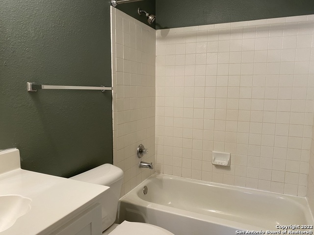 Image 22 of 30 For 13303 Pecan Glade