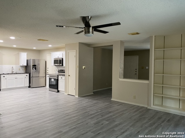 Image 7 of 30 For 13303 Pecan Glade