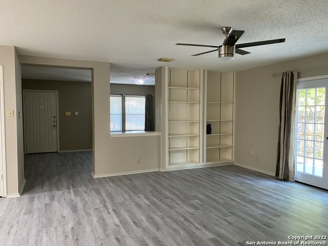 Image 8 of 30 For 13303 Pecan Glade