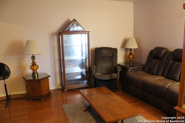 Image 7 of 26 For 5906 Gabor