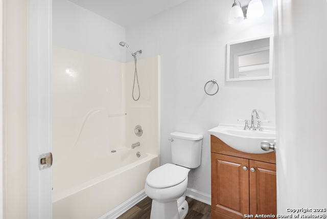 Image 11 of 19 For 5915 Middlefield