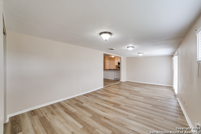 Image 20 of 29 For 2802 Darwin  