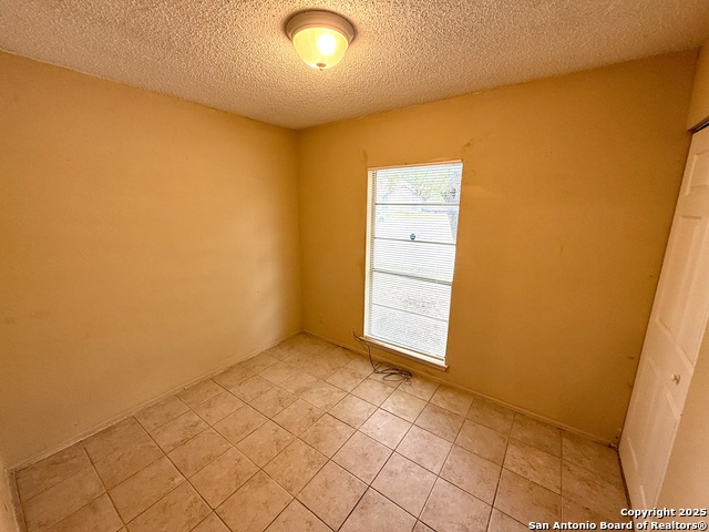 Image 15 of 18 For 7042 Oldham  