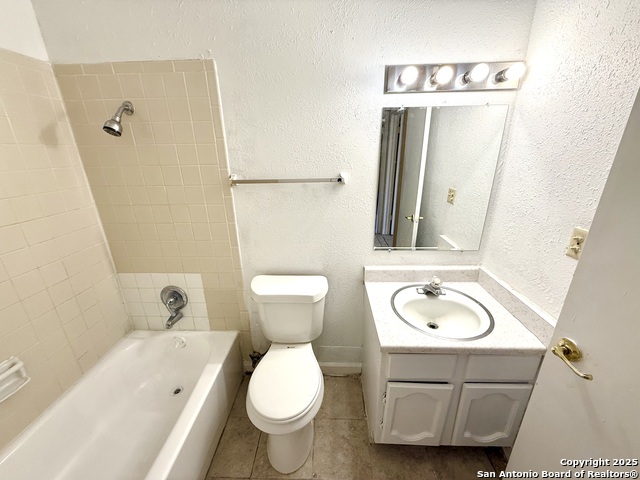 Image 17 of 18 For 7042 Oldham  