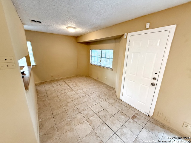 Image 4 of 18 For 7042 Oldham  