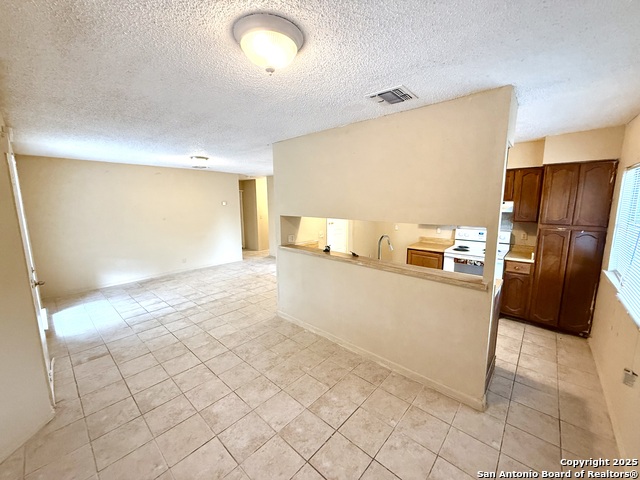 Image 5 of 18 For 7042 Oldham  