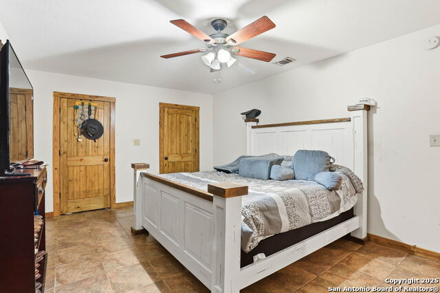 Image 11 of 37 For 340 Rio Oak  