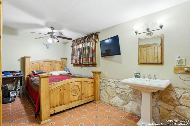 Image 16 of 37 For 340 Rio Oak  