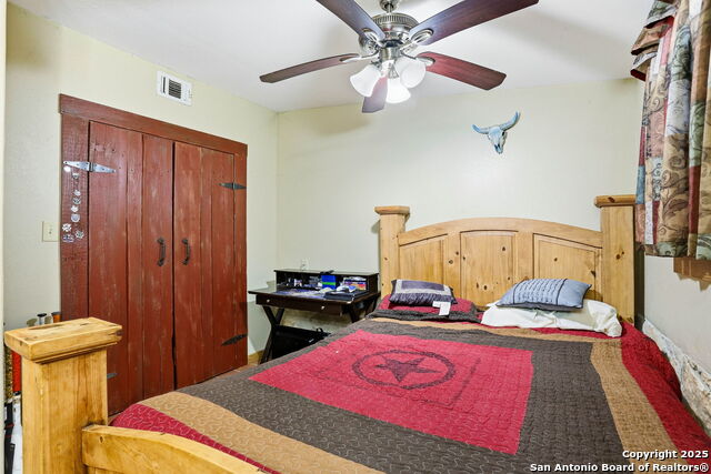 Image 17 of 37 For 340 Rio Oak  