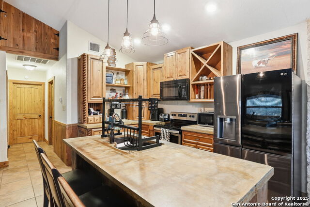 Image 4 of 37 For 340 Rio Oak  