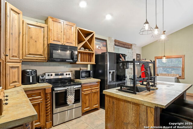 Image 7 of 37 For 340 Rio Oak  