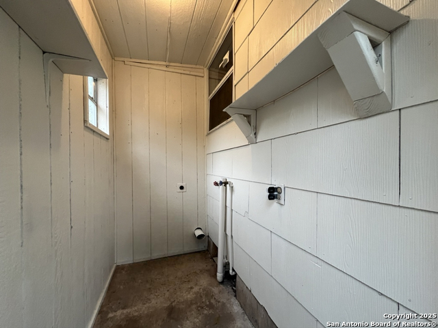 Image 21 of 29 For 1029 Essex St