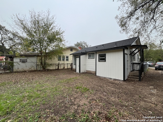 Image 23 of 29 For 1029 Essex St