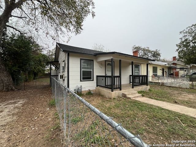 Image 25 of 29 For 1029 Essex St