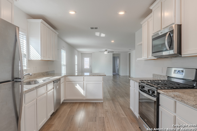 Listing photo id 8 for 12114 Luckey Villa