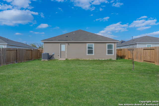 Listing photo id 17 for 12114 Luckey Villa