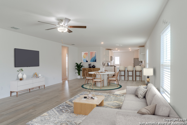 Listing photo id 1 for 12114 Luckey Villa