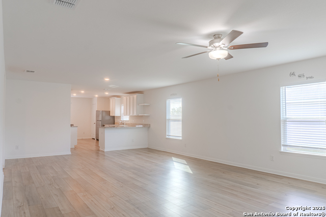 Listing photo id 3 for 12114 Luckey Villa