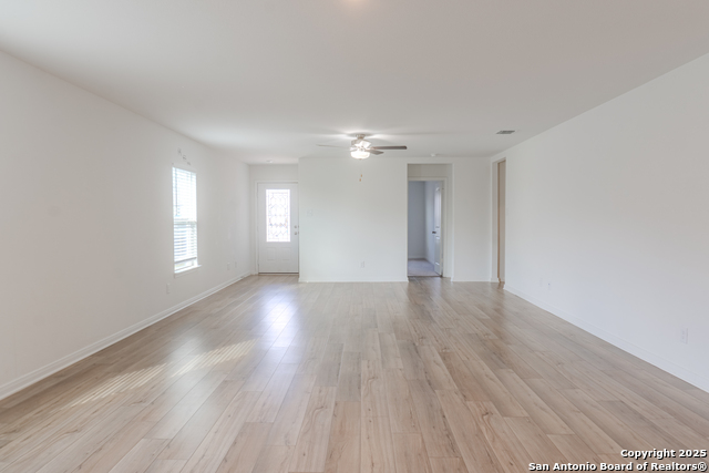 Listing photo id 4 for 12114 Luckey Villa