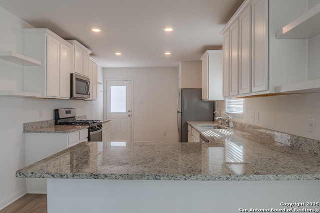 Listing photo id 6 for 12114 Luckey Villa