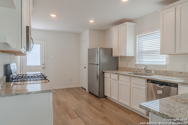 Listing photo id 7 for 12114 Luckey Villa