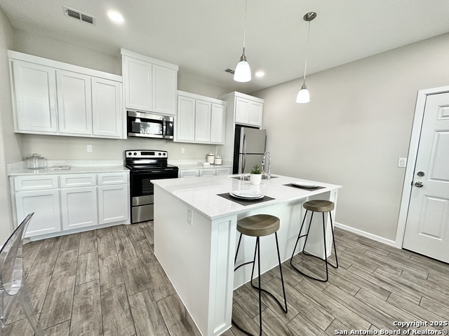 Listing photo id 12 for 1505 Shavano Drive