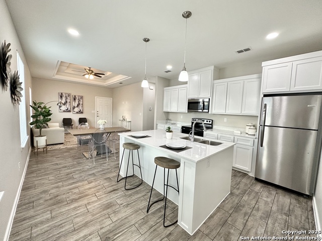 Listing photo id 13 for 1505 Shavano Drive