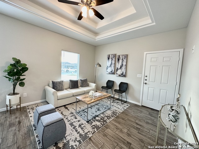 Listing photo id 17 for 1505 Shavano Drive